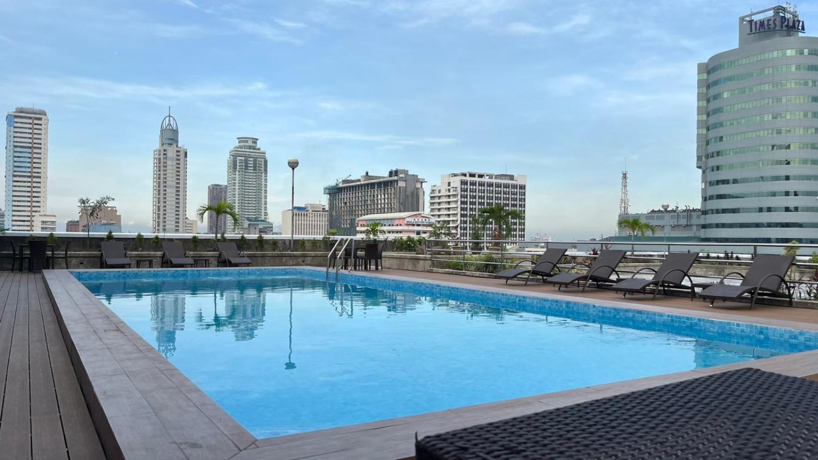 Pearl Manila Hotel Exterior photo