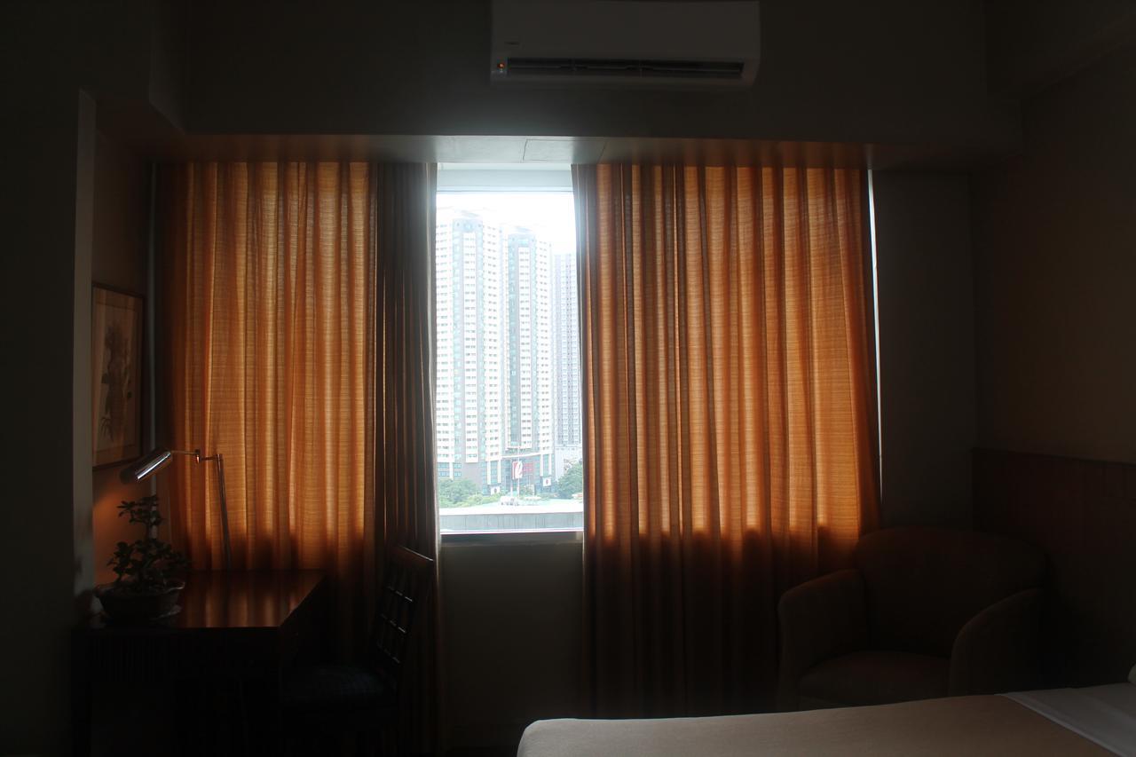 Pearl Manila Hotel Exterior photo